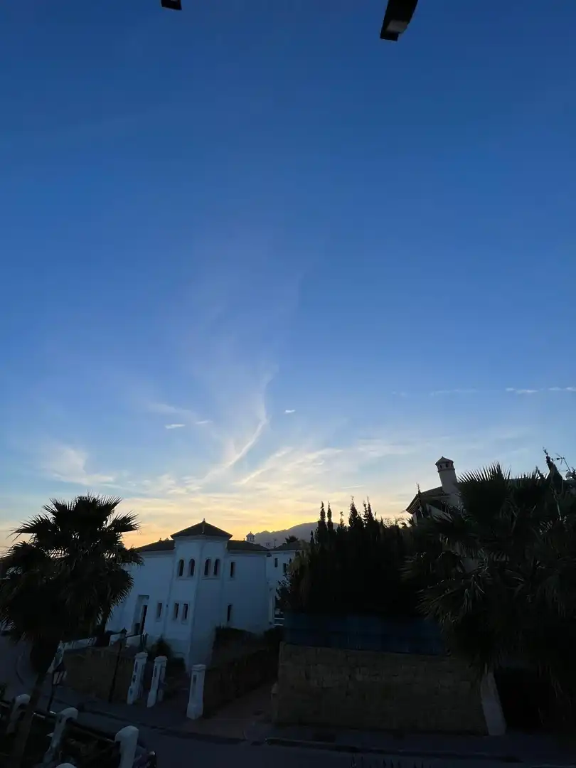 Außenansicht von Wohnung zur Miete in Estepona mit Klimaanlage, Heizung und Terrasse