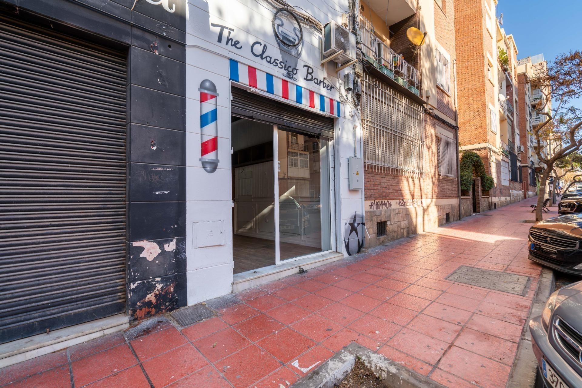 Vista exterior de Local en venda en  Almería Capital amb Aire condicionat