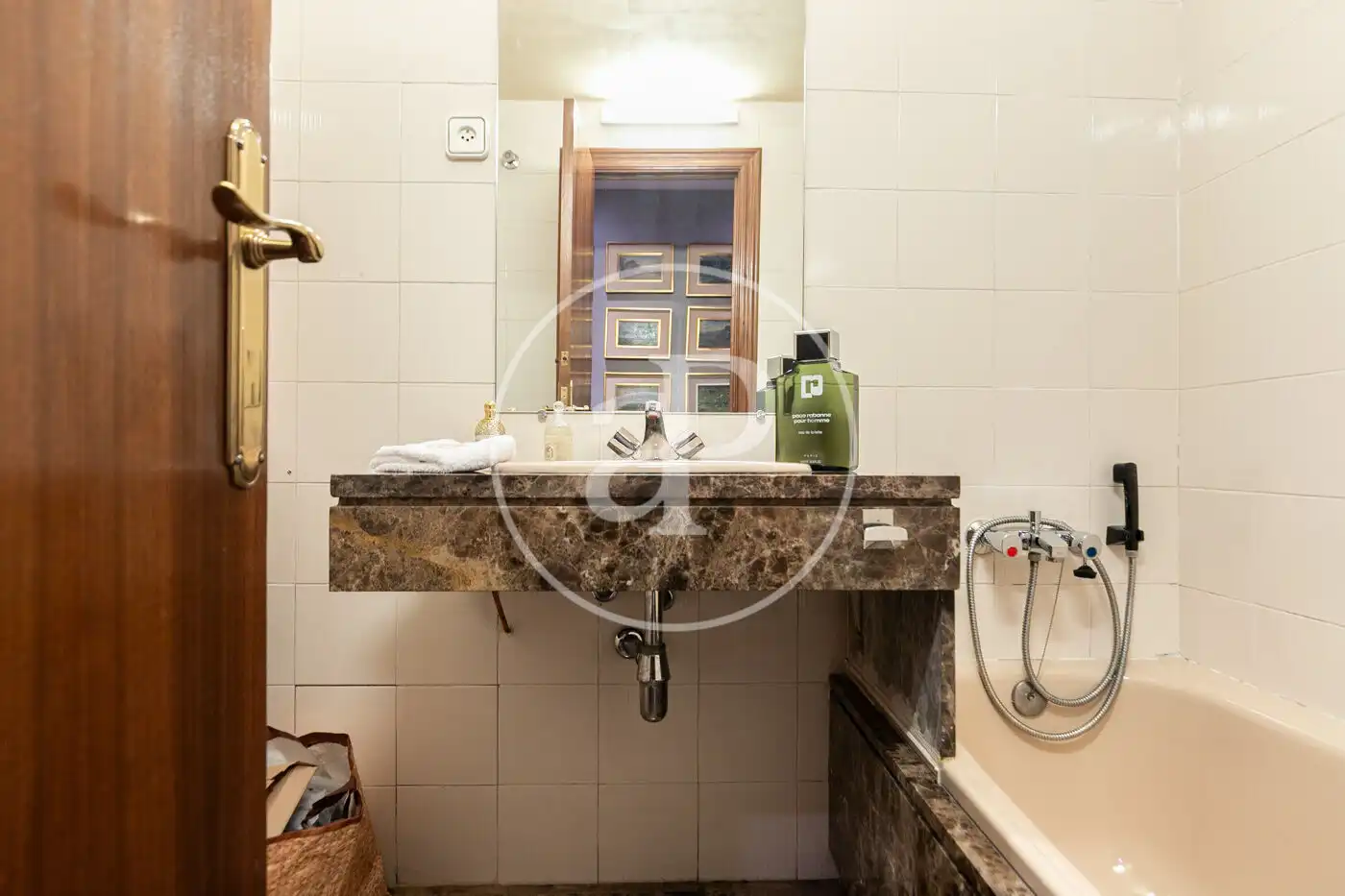 Baño de Piso en venta en Barcelona con Aire acondicionado, Calefacción y Jardín privado