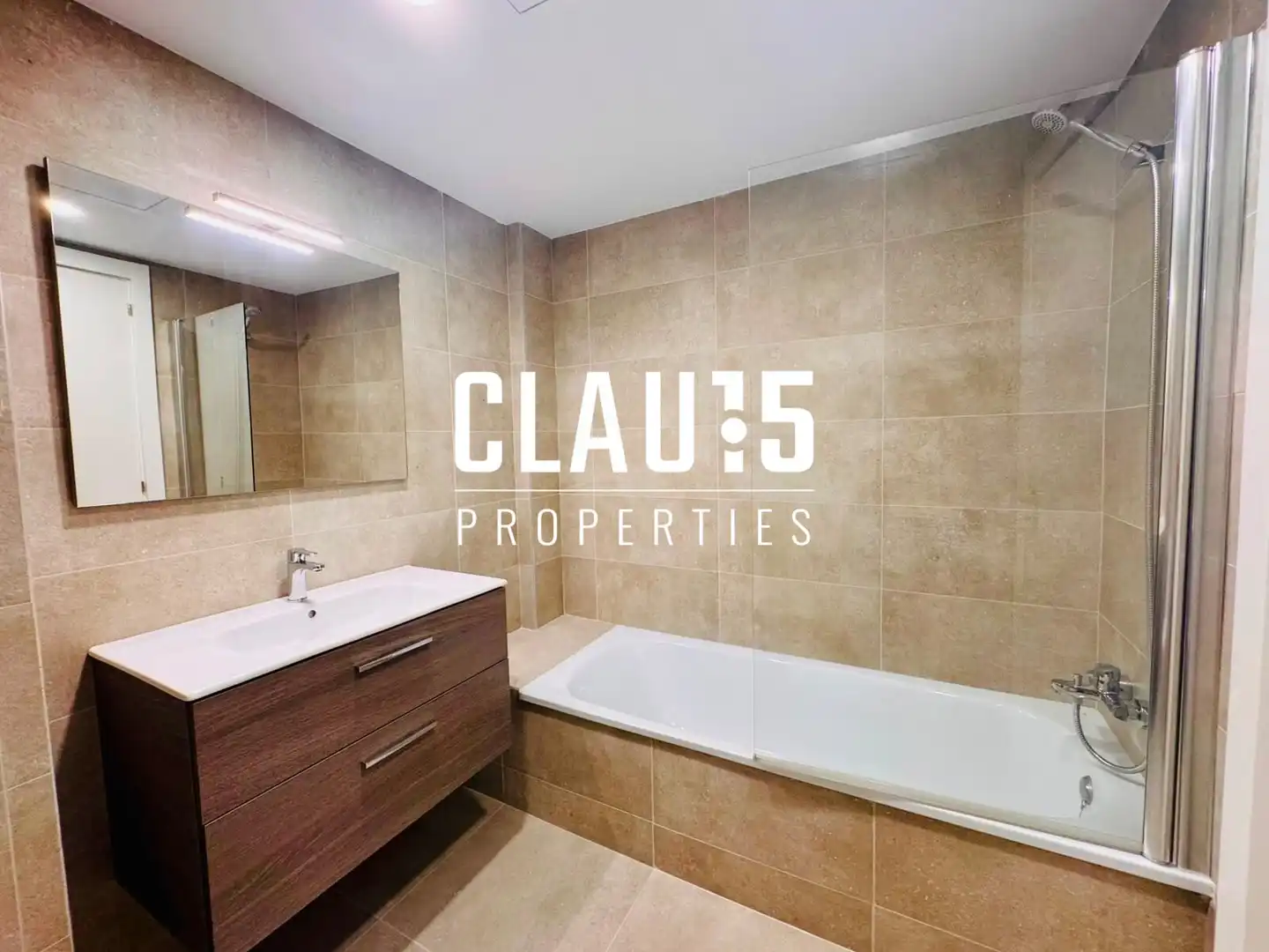 Badezimmer von Dachboden zur Miete in Canet de Mar mit Parkett und Alarm