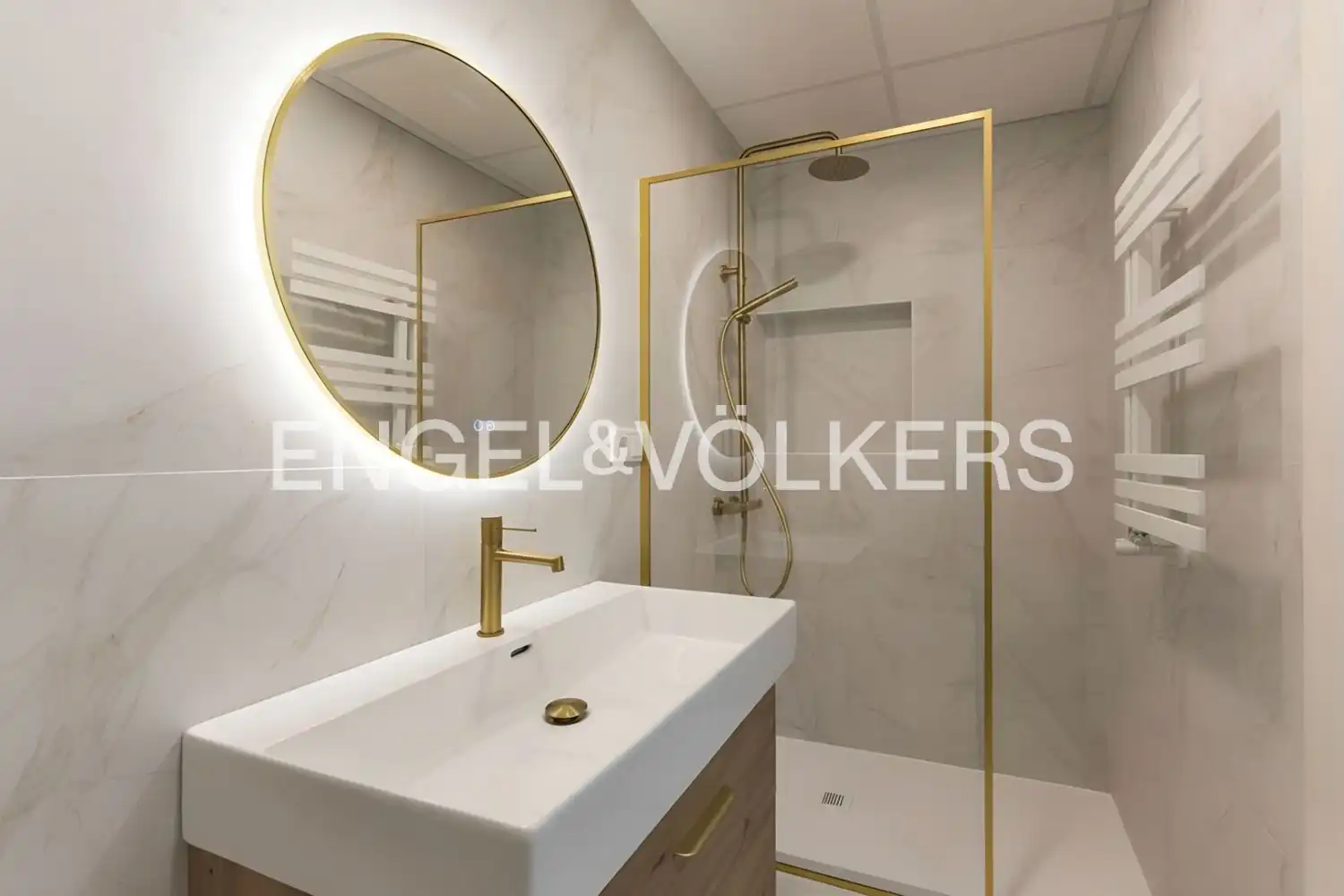 Badezimmer von Wohnung zur Miete in Madrid mit Klimaanlage, Heizung und Balkon