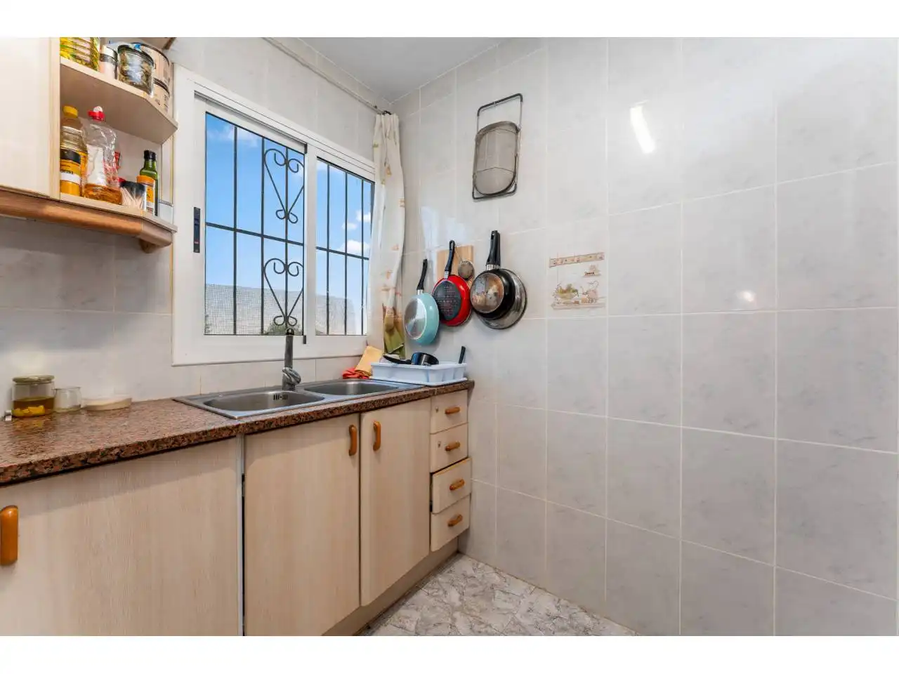 Cuina de Casa o xalet en venda en Vilanova i la Geltrú amb Aire condicionat i Jardí privat