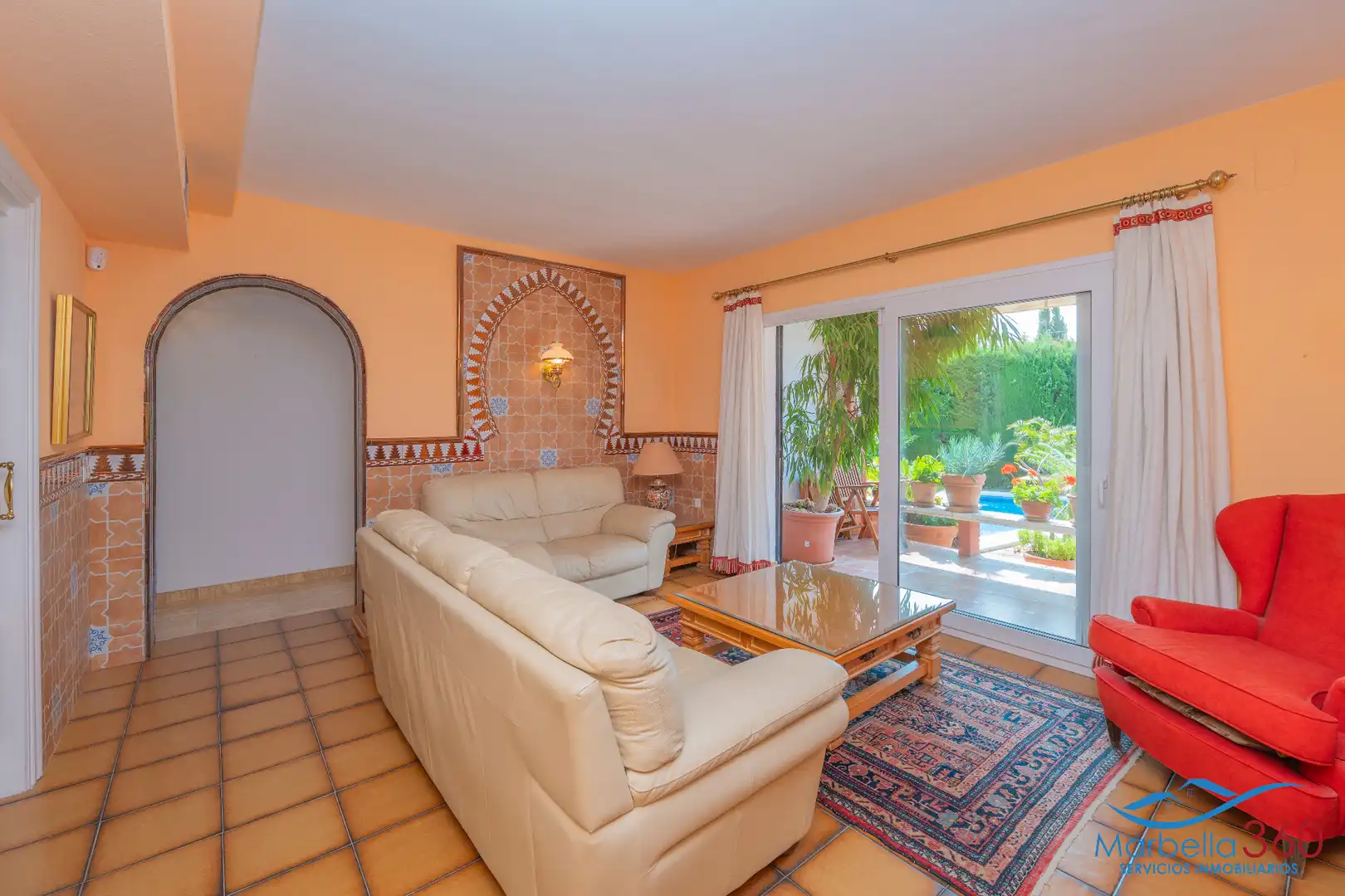 Sala de estar de Casa o chalet en venta en Marbella con Aire acondicionado, Jardín privado y Terraza