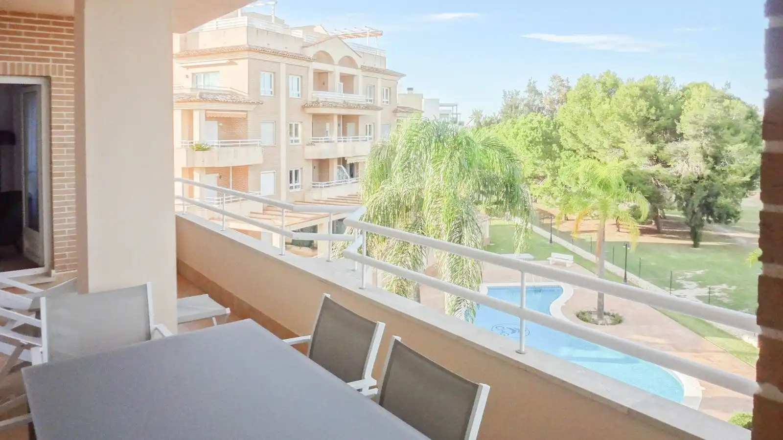 Terrasse von Wohnungen zum Verkauf in Oliva mit Klimaanlage, Heizung und Terrasse