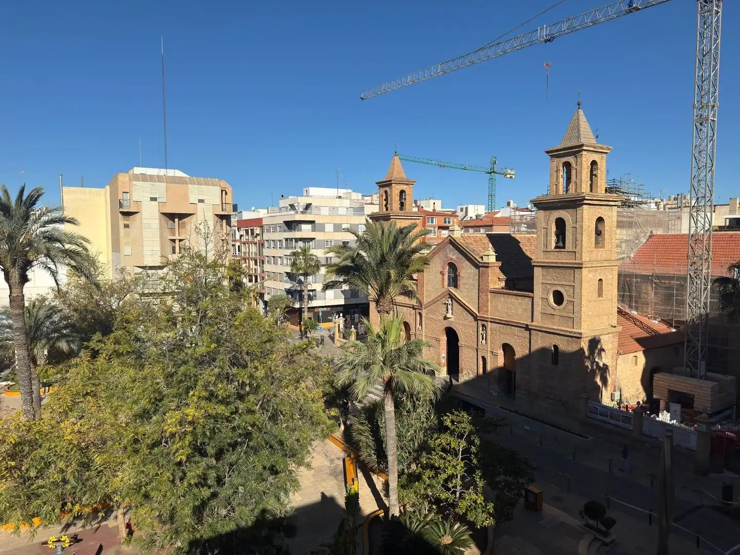 Vista exterior de Edifici en venda en Torrevieja