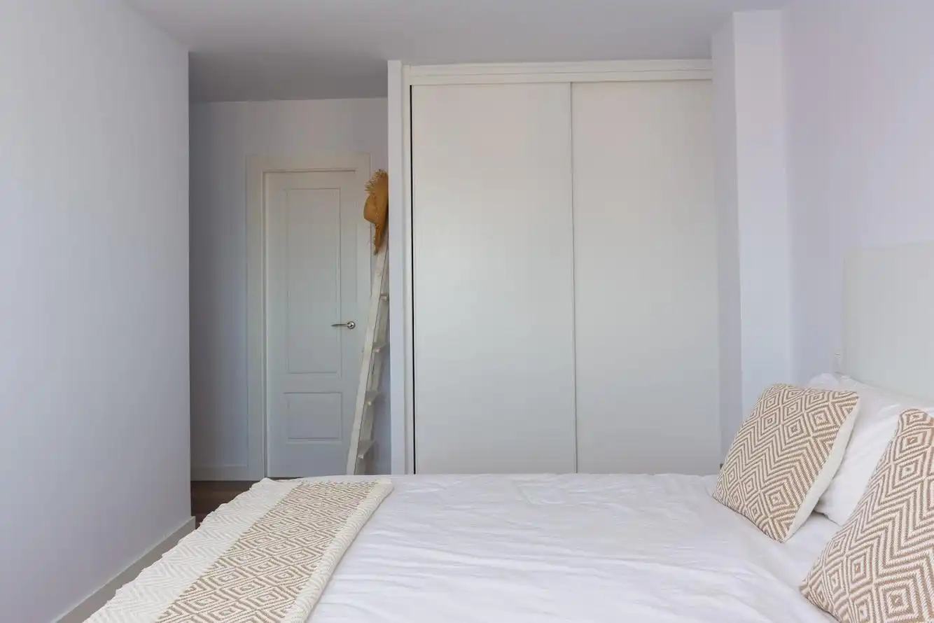 Schlafzimmer von Wohnung zur Miete in Santander mit Heizung und Privatgarten