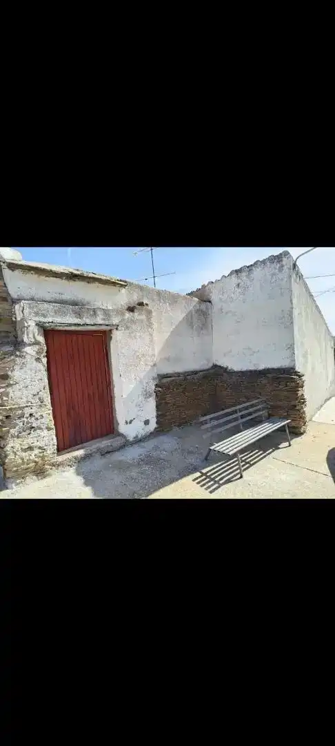 Vista exterior de Casa adosada en venda en Valdecañas de Tajo amb Jardí privat i Traster