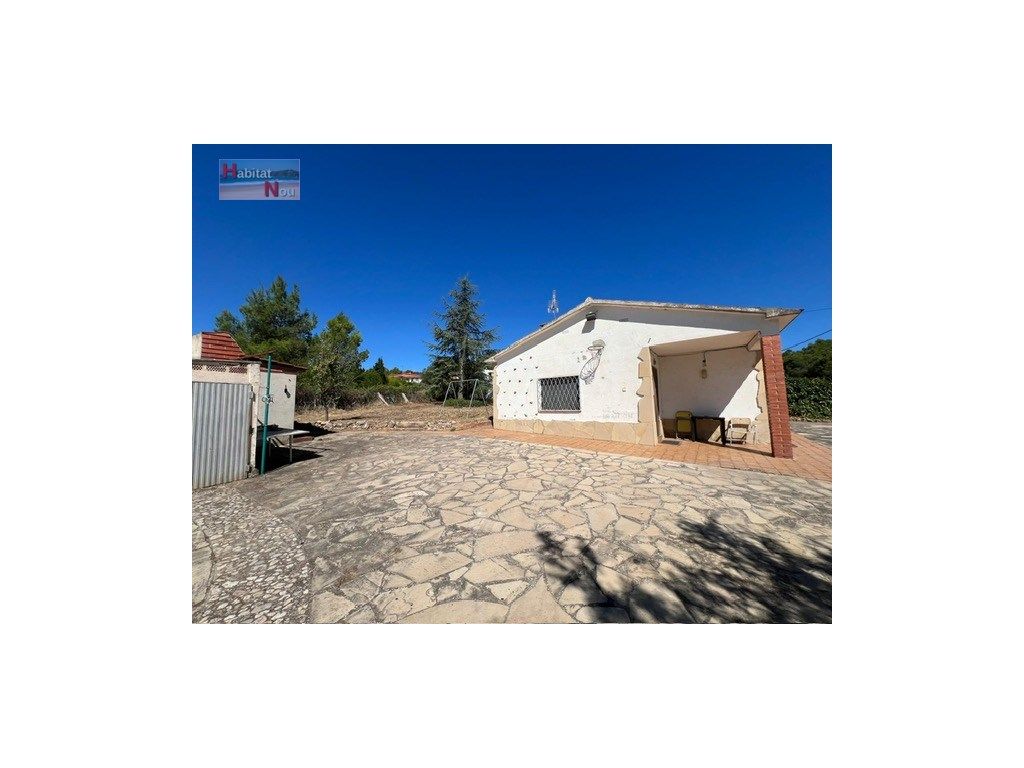 Vista exterior de Casa o xalet en venda en El Montmell amb Moblat, Forn i Rentadora