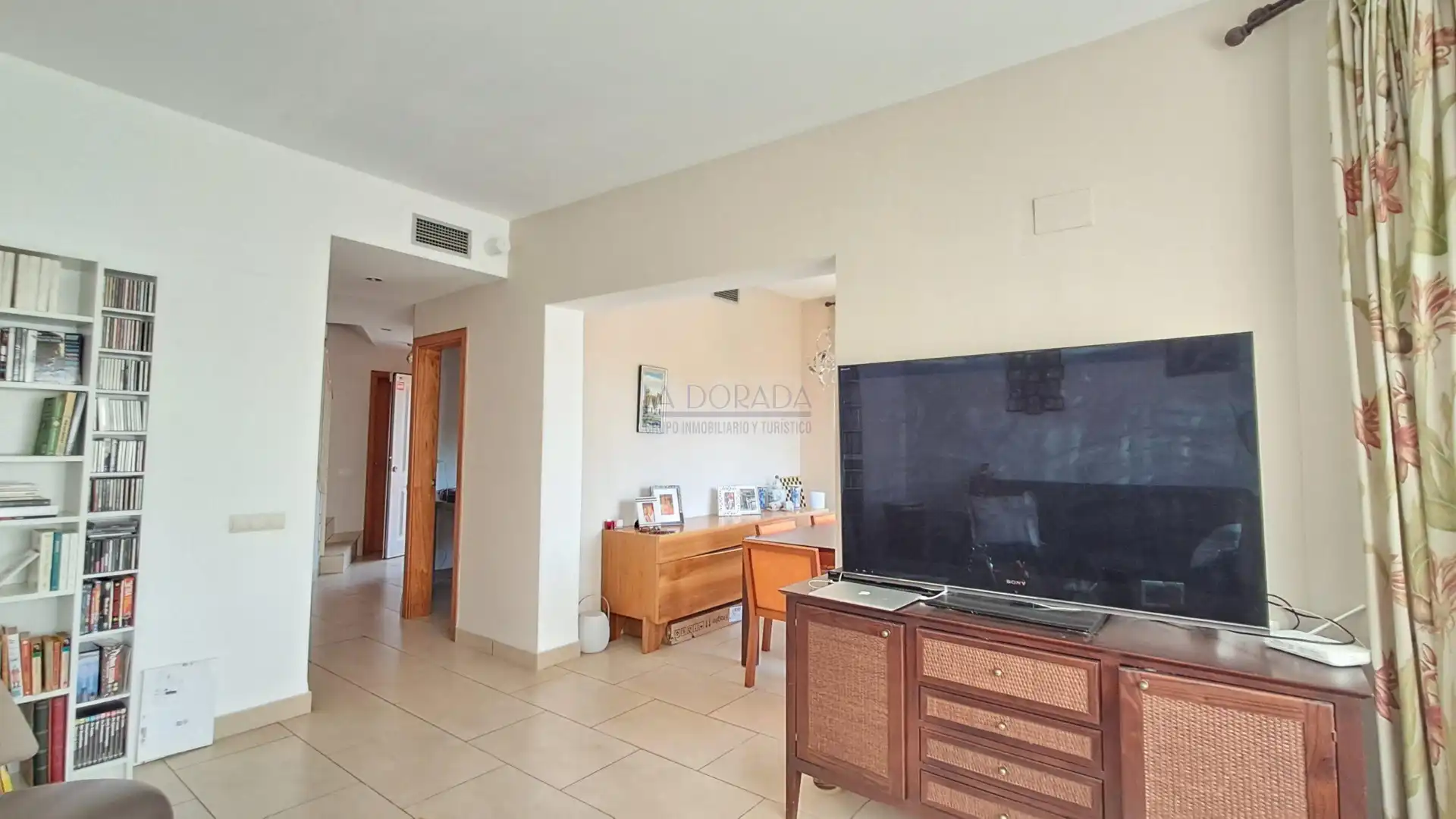 Sala de estar de Casa adosada en venta en Mont-roig del Camp con Aire acondicionado, Terraza y Trastero