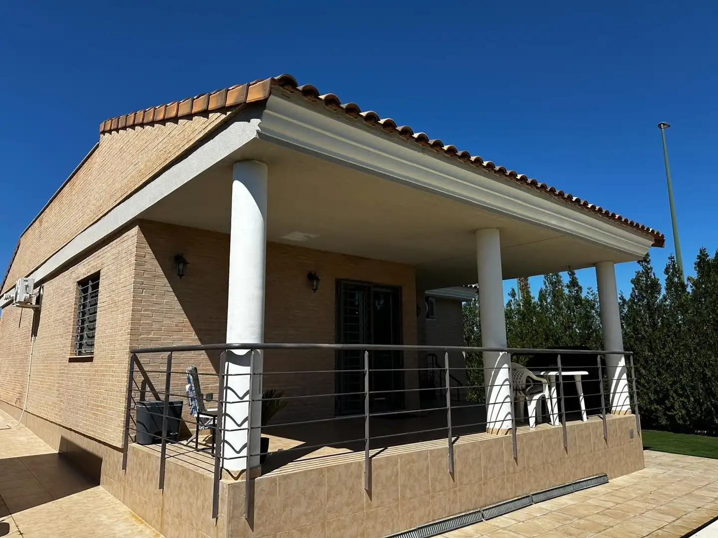 Vista exterior de Casa o xalet en venda en Llíria amb Aire condicionat, Calefacció i Terrassa