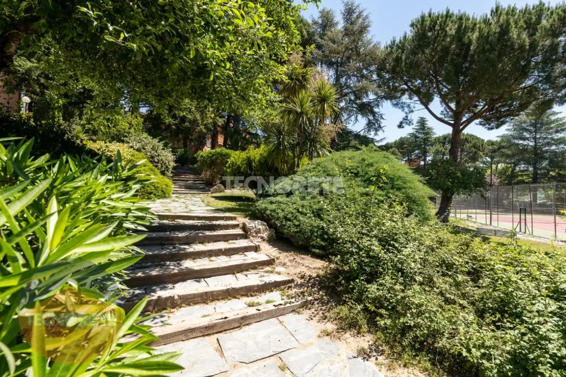 Jardí de Pis de lloguer en Majadahonda amb Calefacció, Terrassa i Piscina comunitària