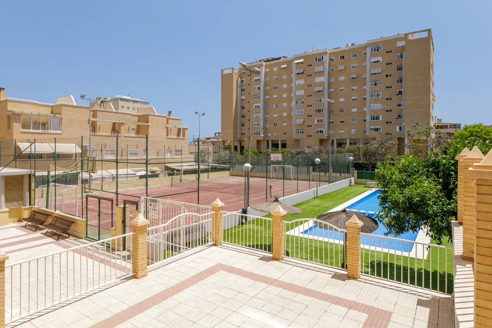 Vista exterior de Àtic en venda en Alicante / Alacant amb Aire condicionat, Calefacció i Jardí privat