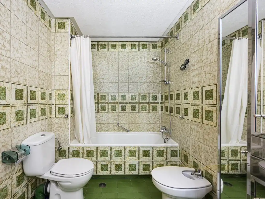Bathroom of Flat for sale in Madrid