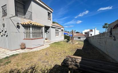 Jardí de Casa o xalet en venda en Algeciras amb Jardí privat, Traster i Moblat