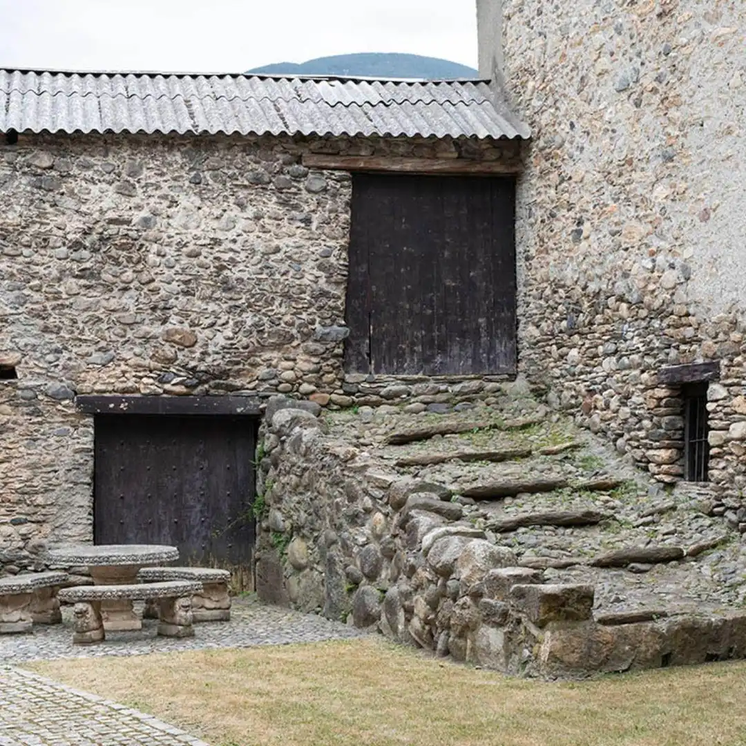 Vista exterior de Finca rústica en venda en Benasque amb Jardí privat