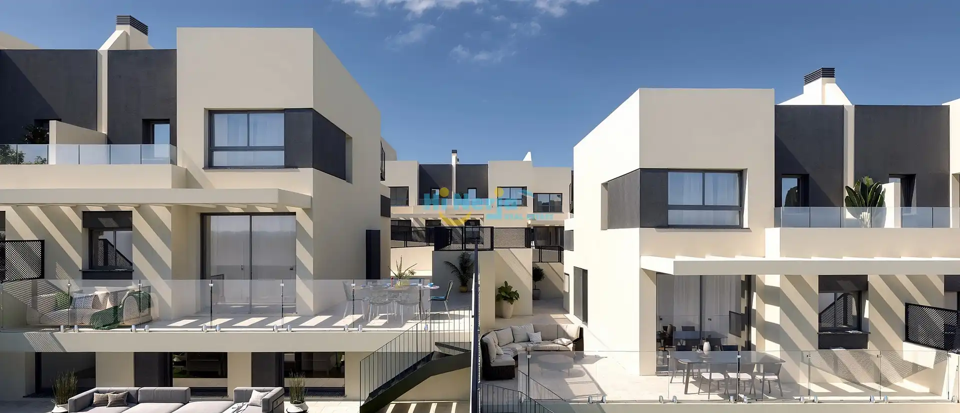 Vista exterior de Casa adosada en venta en Nerja con Terraza y Piscina