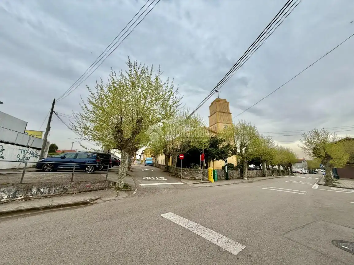 Vista exterior de Edificio en venta en Santander