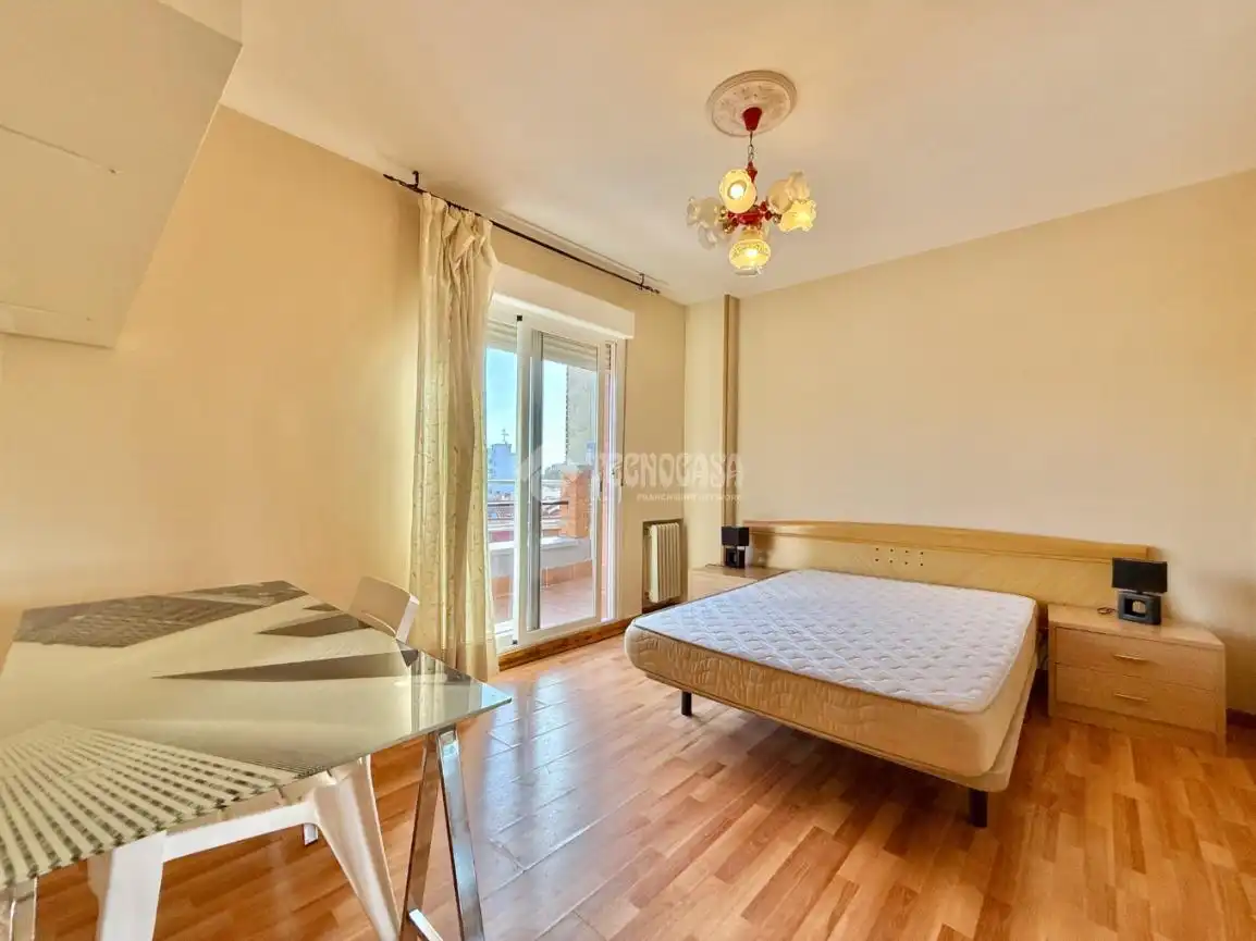 Schlafzimmer von Maisonette zum Verkauf in Alcalá de Henares mit Klimaanlage, Terrasse und Balkon