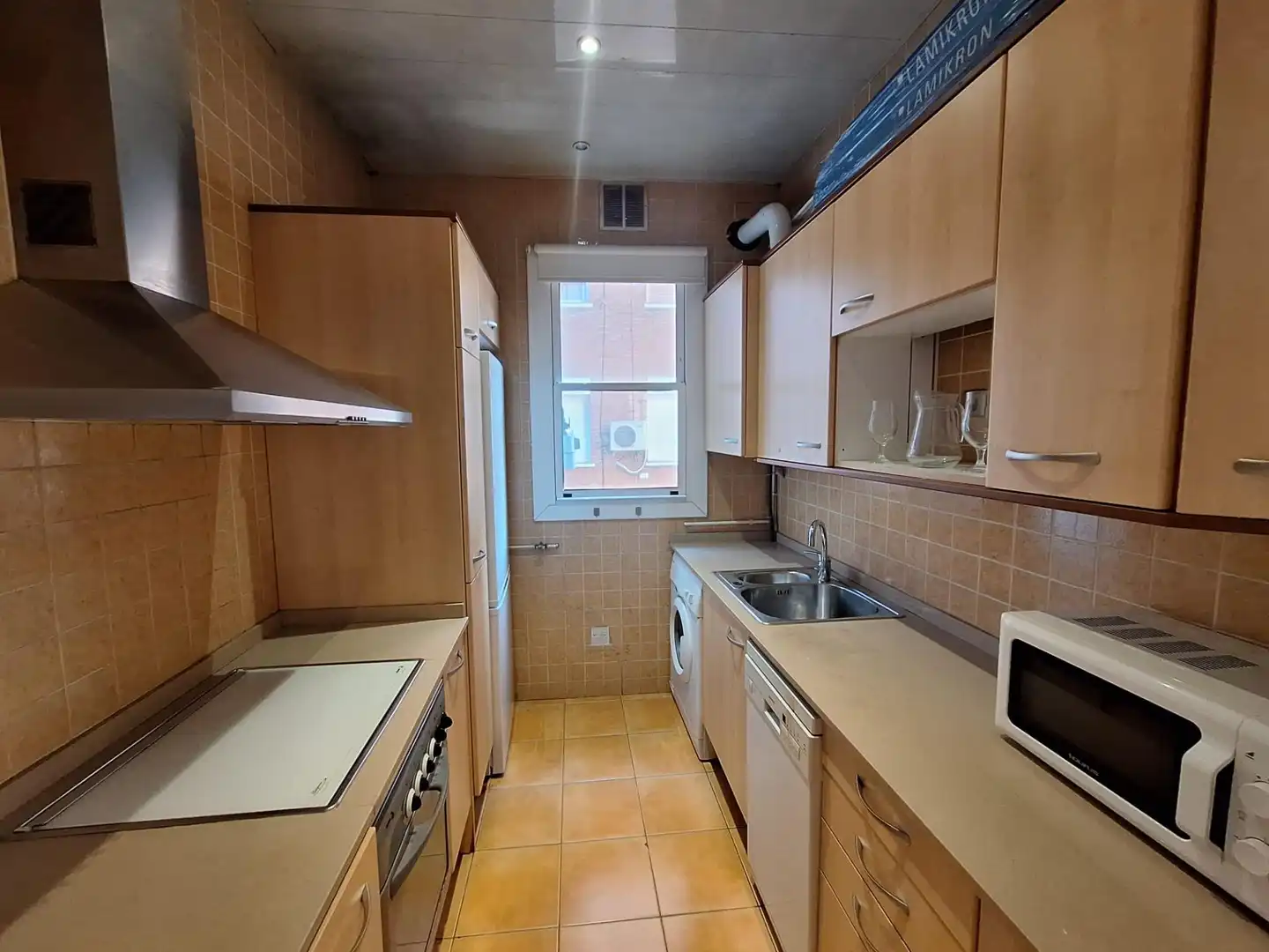 Küche von Wohnung zum Verkauf in Barcelona mit Klimaanlage und Heizung