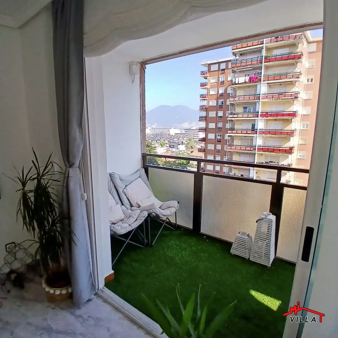 Terraza de Piso en venta en Laredo con Calefacción, Terraza y Amueblado