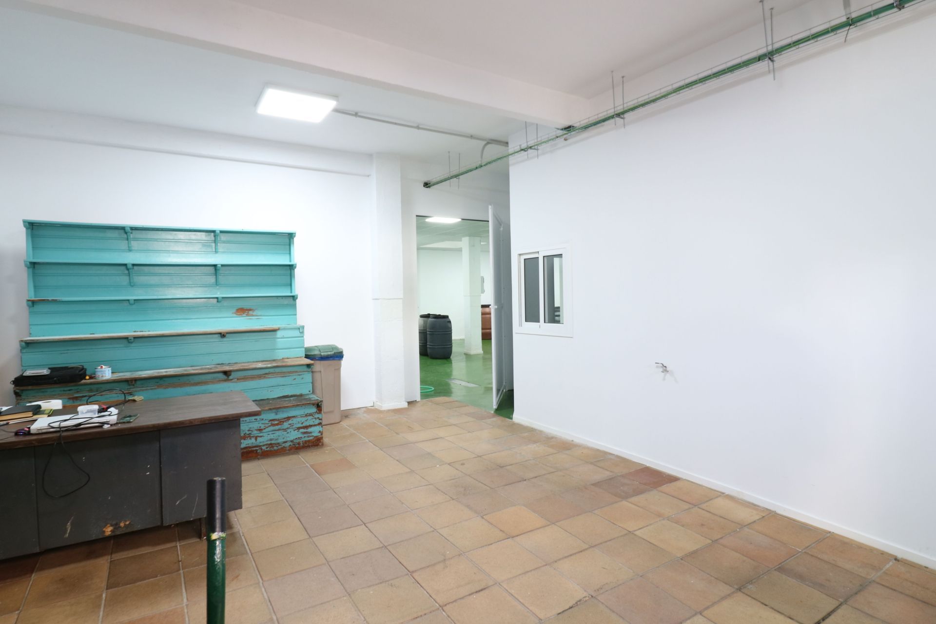 Premises for sale in  Sevilla Capital