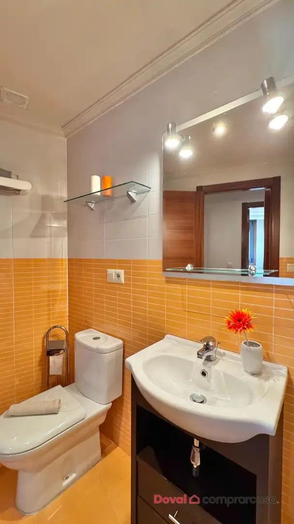 Bathroom of Flat for sale in Vigo   with Heating and Storage room