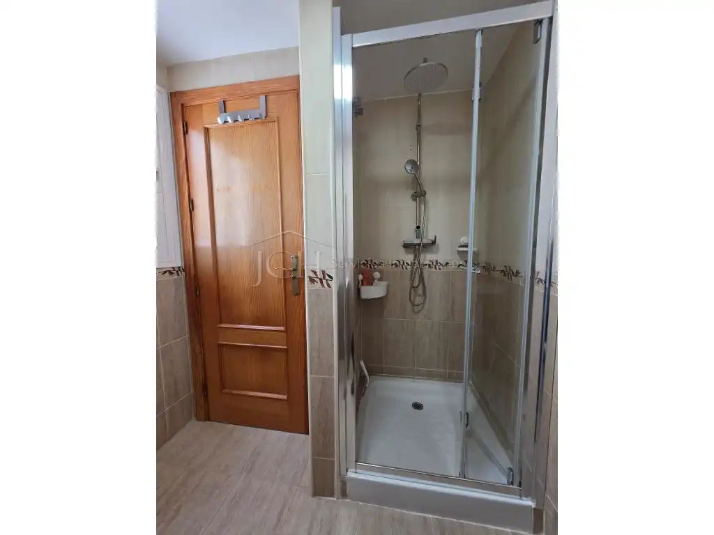 Baño de Apartamento de alquiler en Mijas con Aire acondicionado, Amueblado y Microondas