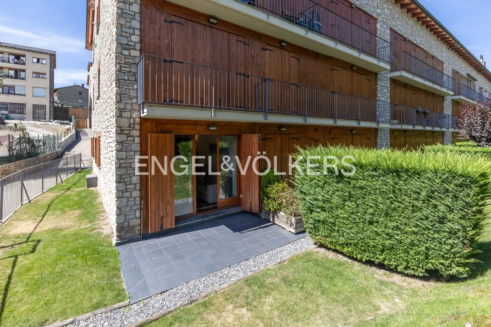 Vista exterior de Planta baja en venta en Llívia con Calefacción, Jardín privado y Parquet