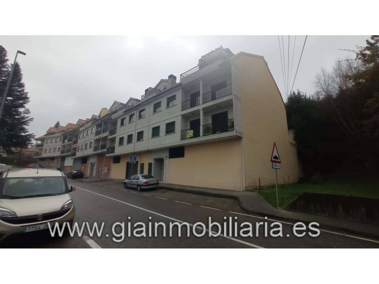 Vista exterior de Pis en venda en Covelo amb Calefacció, Parquet i Terrassa