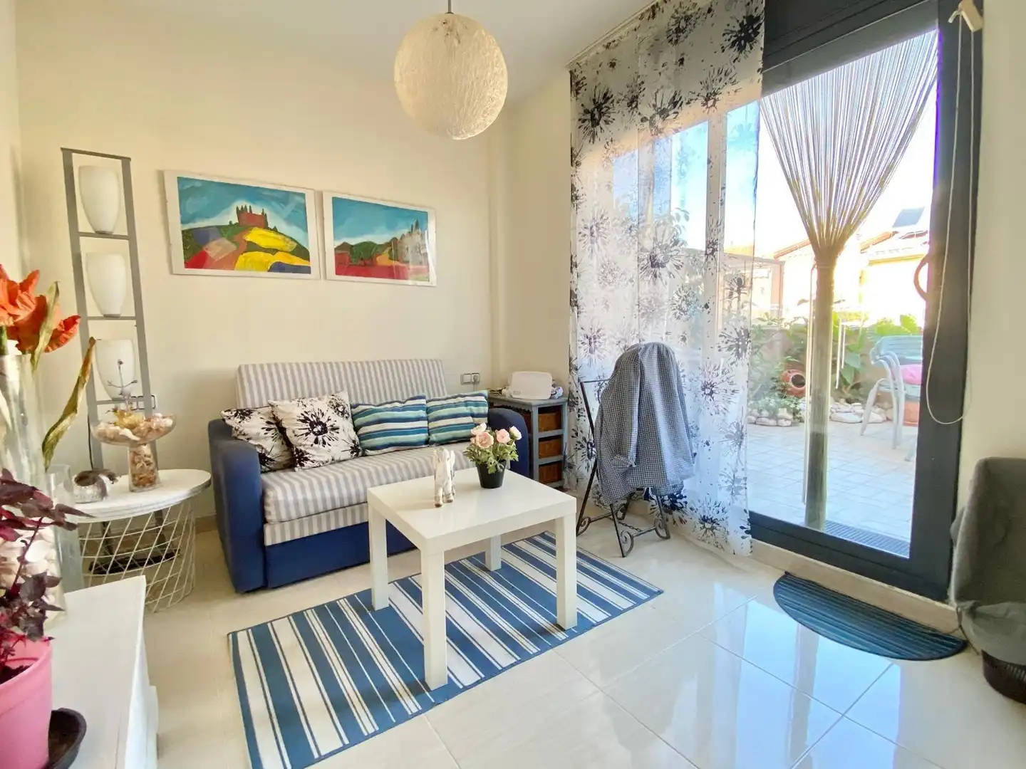 Wohnzimmer von Einfamilien-Reihenhaus zum Verkauf in El Vendrell mit Klimaanlage, Heizung und Terrasse