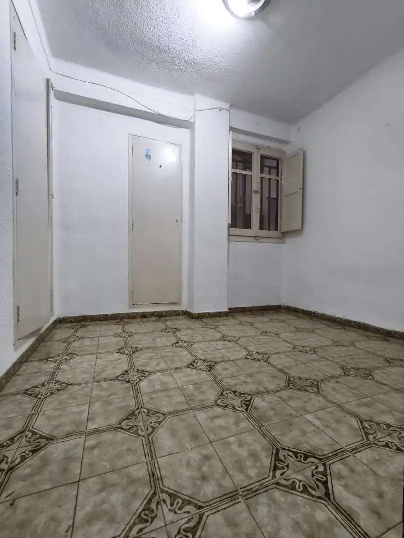 Wohnung zum Verkauf in Valencia mit Abstellraum und Ofen