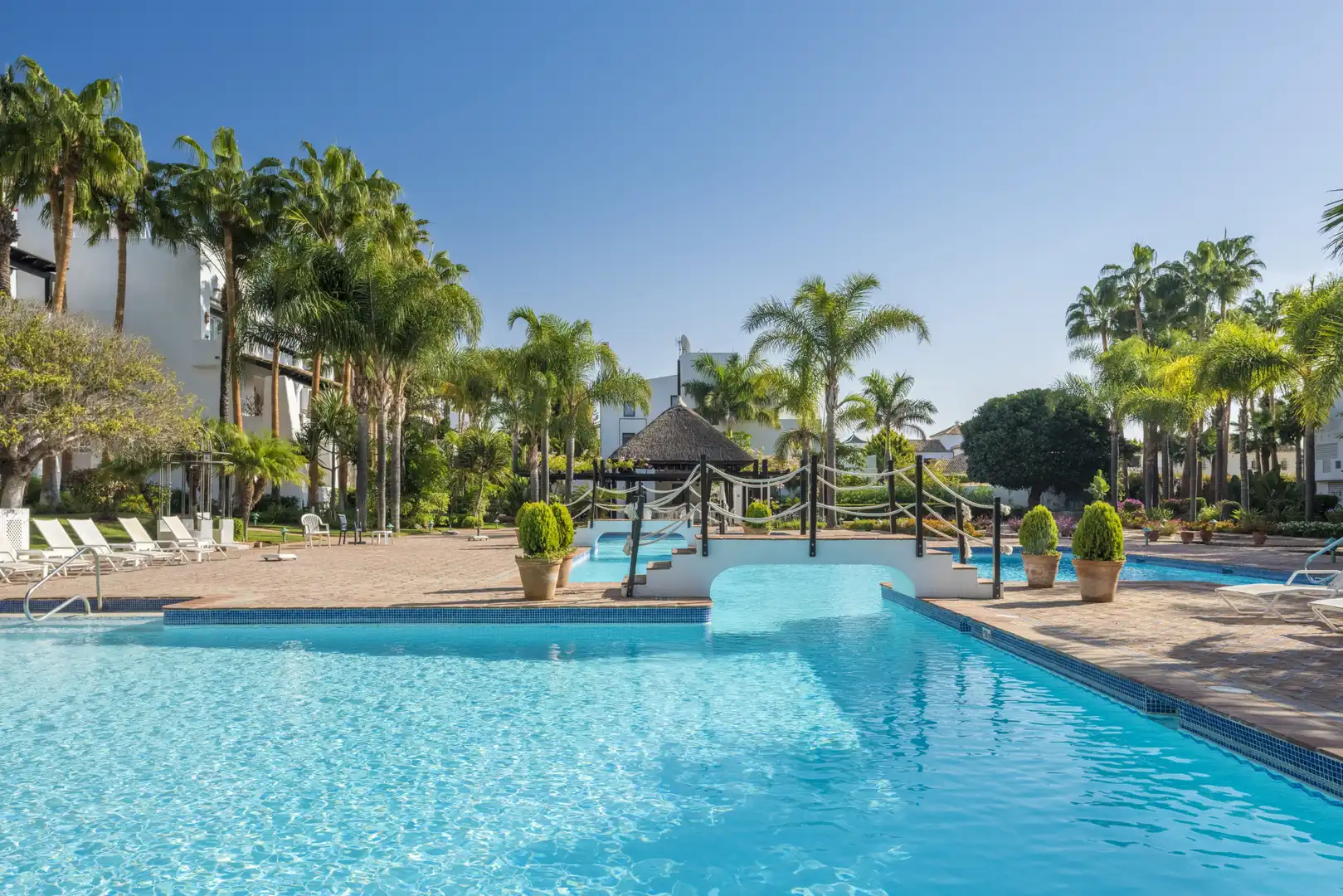Piscina de Ático en venta en Marbella con Aire acondicionado, Terraza y Trastero