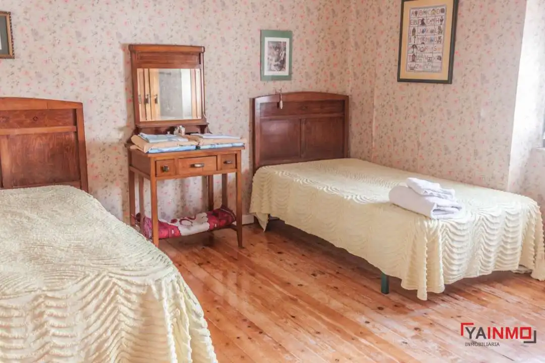 Dormitori de Casa adosada en venda en Vitoria - Gasteiz amb Calefacció i Jardí privat