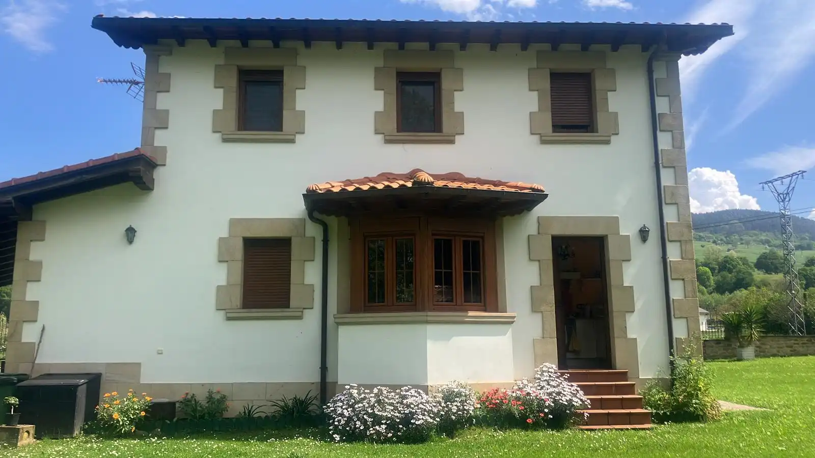 Vista exterior de Casa o chalet en venta en Santiurde de Toranzo con Calefacción, Jardín privado y Terraza
