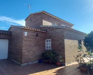 Vista exterior de Casa o xalet de lloguer en Mont-roig del Camp amb Aire condicionat, Calefacció i Jardí privat