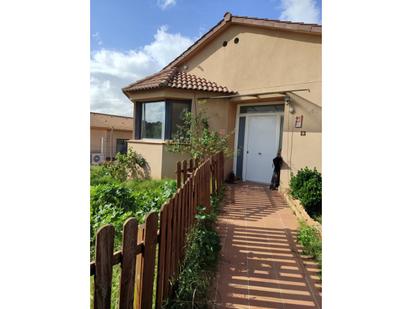 Vista exterior de Casa o xalet en venda en Cabra del Camp amb Calefacció, Jardí privat i Terrassa