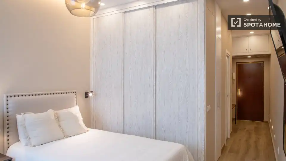 Flat for rent in Adelfas