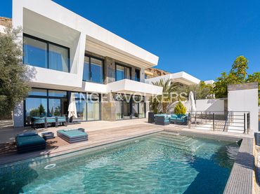 House with pool for sale in Golf Bahía