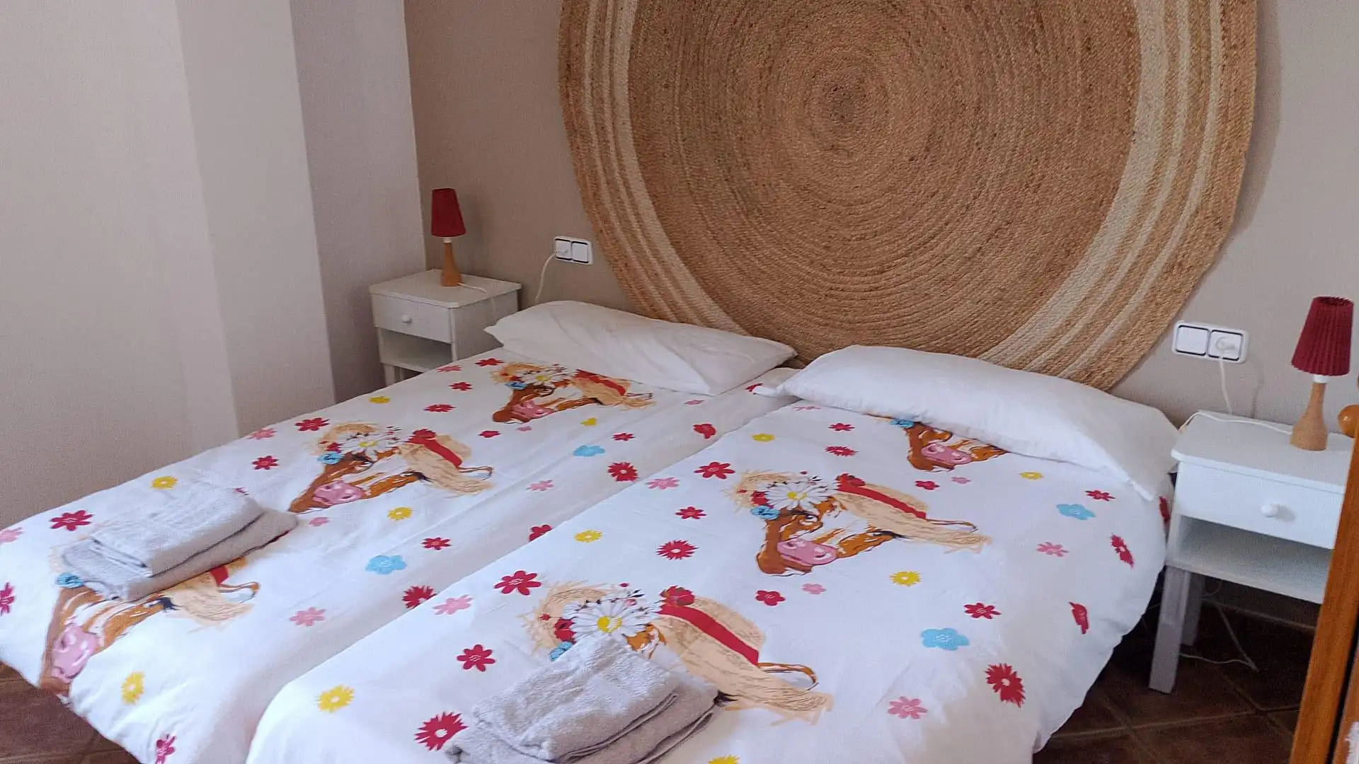 Schlafzimmer von Country house zum Verkauf in Porqueres mit Heizung, Privatgarten und Ofen