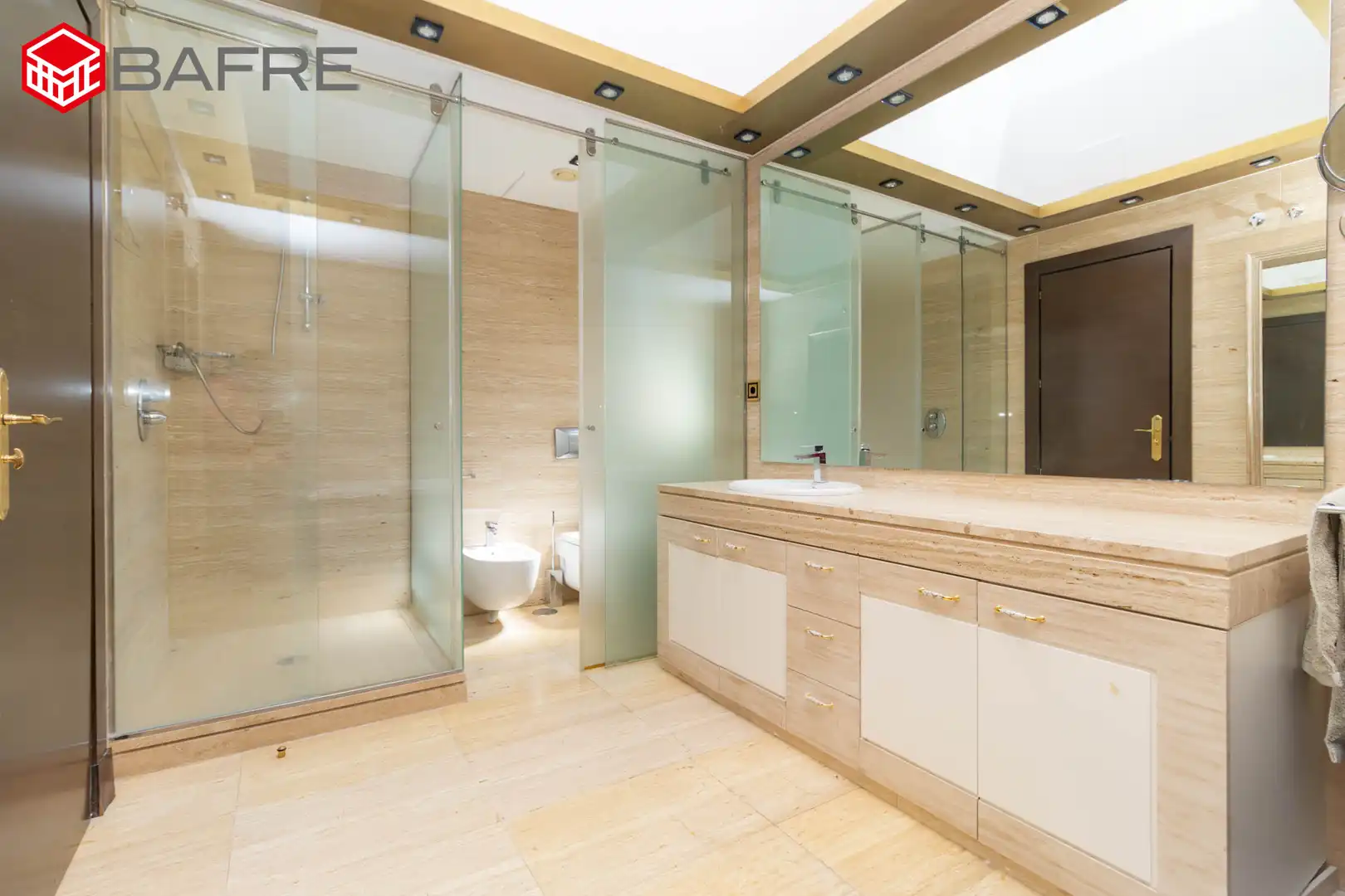 Bathroom of Houses for sale in Pozuelo de Alarcón  with Air Conditioner, Private garden and Storage room