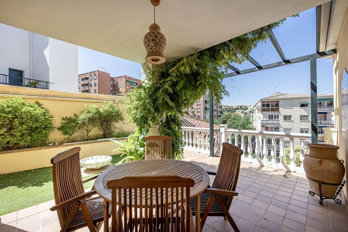 Terrace of House or chalet for sale in  Granada Capital  with Air Conditioner, Heating and Private garden