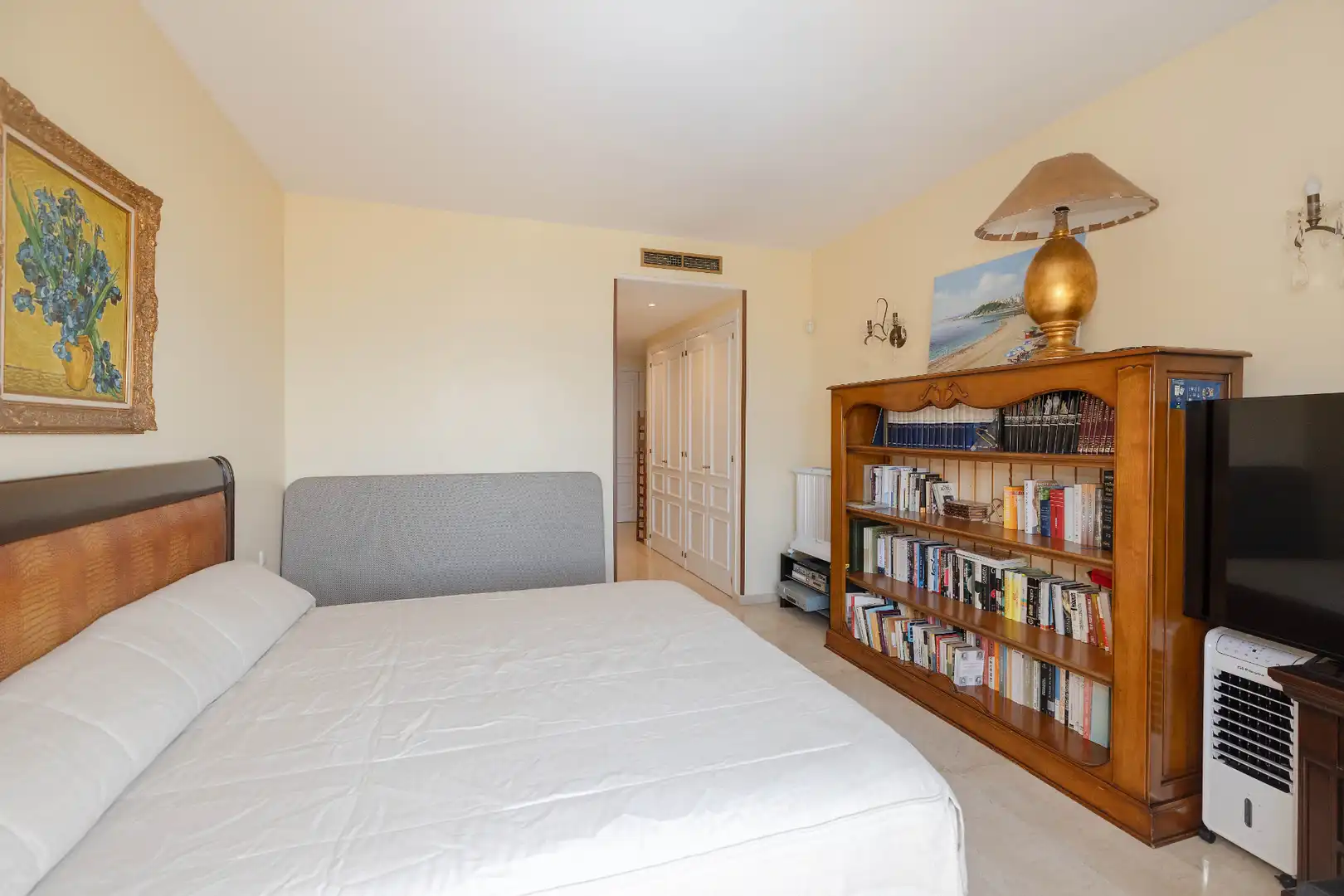 Schlafzimmer von Dachboden zum Verkauf in Marbella mit Klimaanlage, Heizung und Terrasse