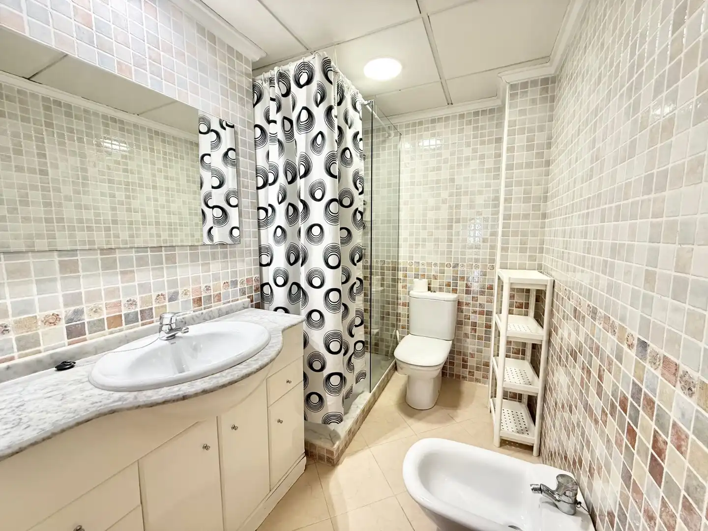 Baño de Apartamento de alquiler en Guardamar del Segura con Aire acondicionado, Calefacción y Amueblado
