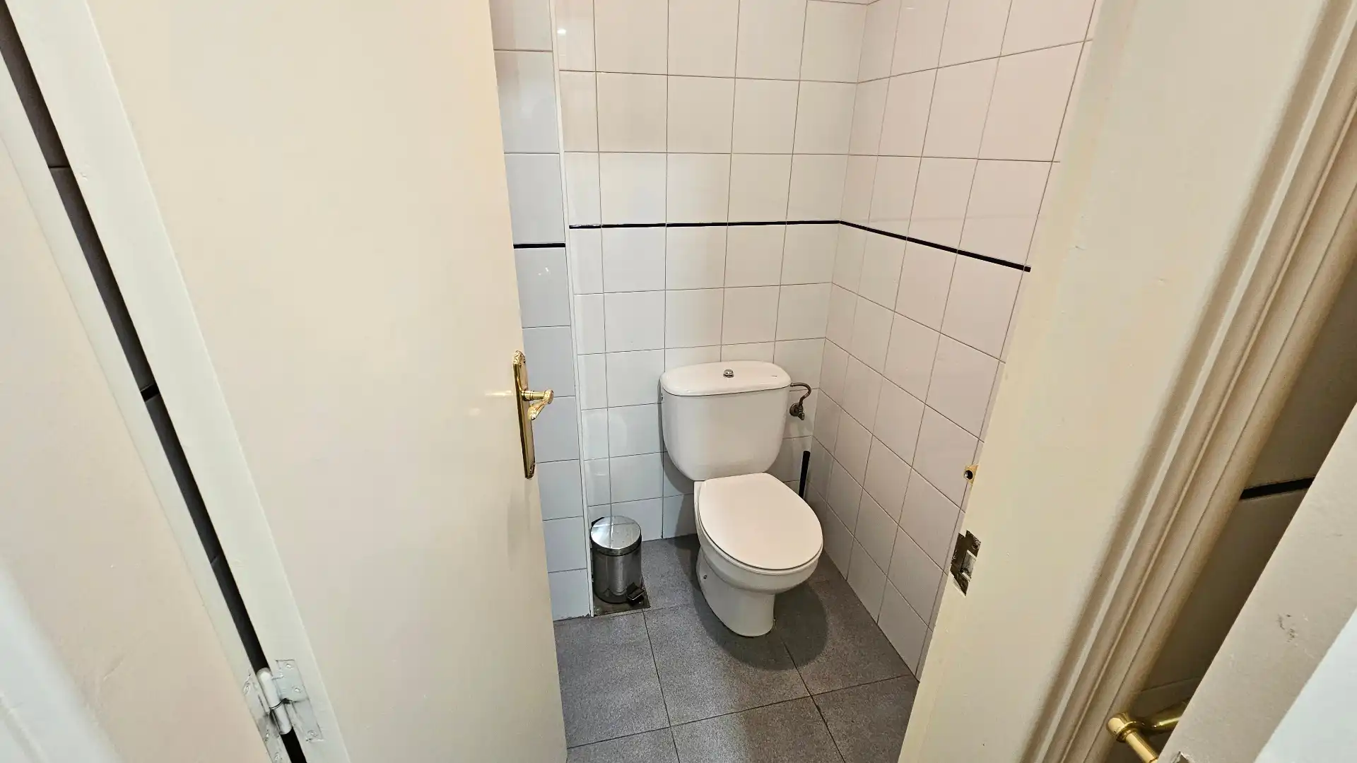 Baño de Local en venta en Vitoria - Gasteiz con Calefacción y Amueblado