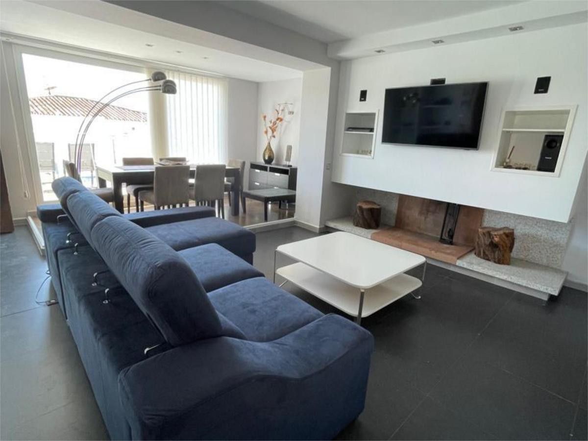 Sala d'estar de Casa o xalet de lloguer en Marbella amb Aire condicionat, Calefacció i Jardí privat