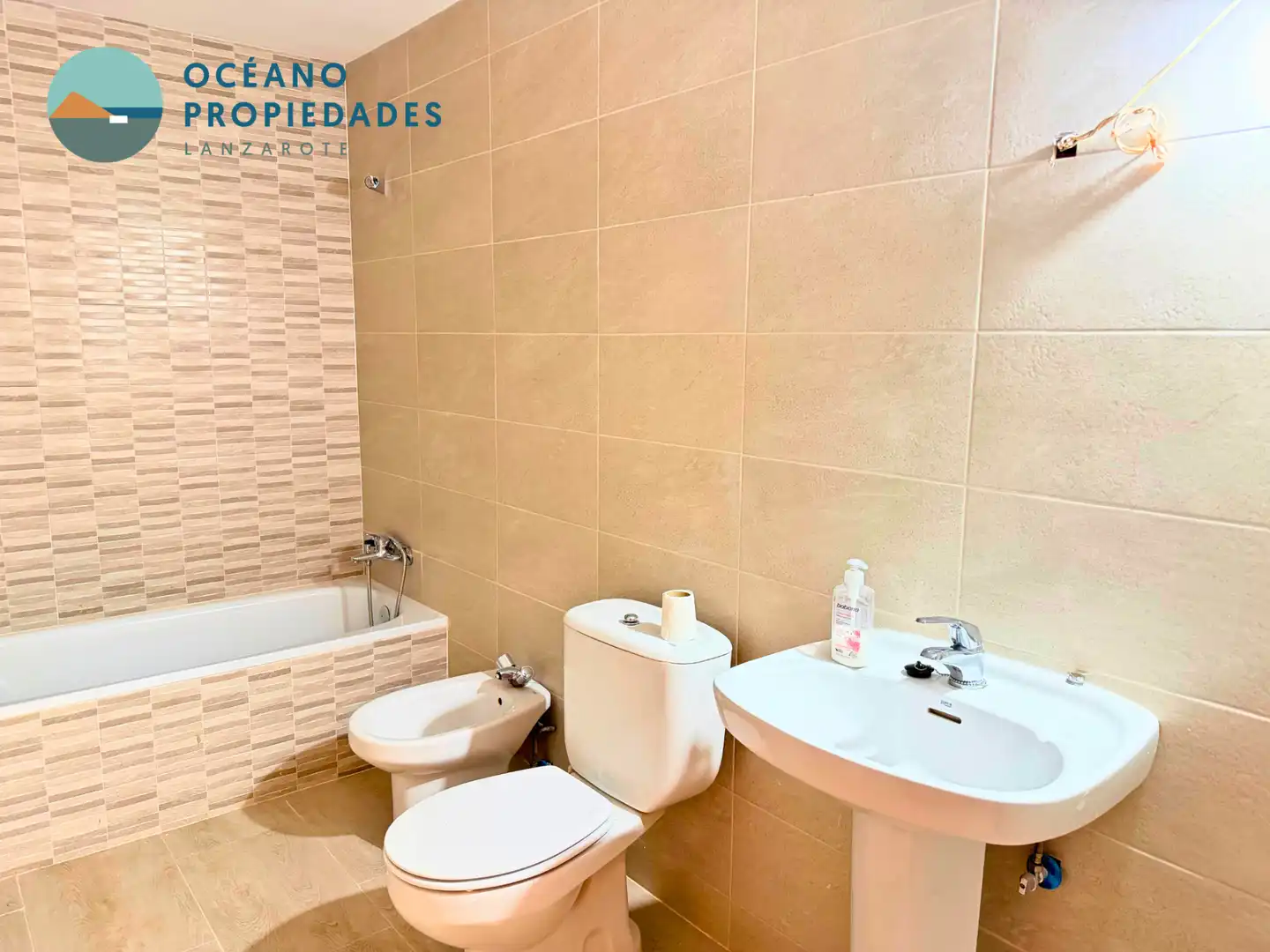 Baño de Apartamento en venta en Arrecife con Terraza, Trastero y Balcón
