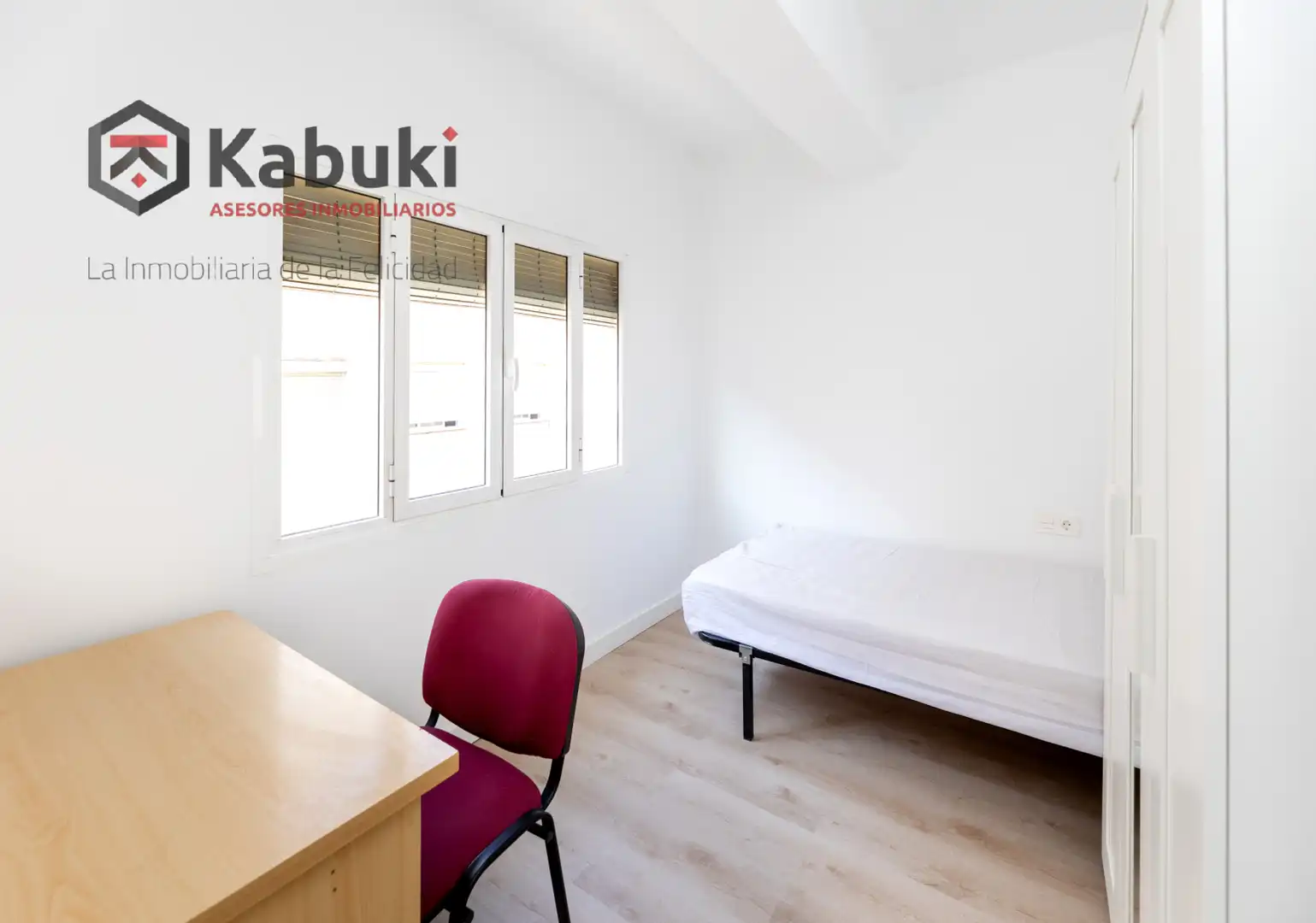 Schlafzimmer von Wohnung zur Miete in Granada mit Möbliert und Balkon