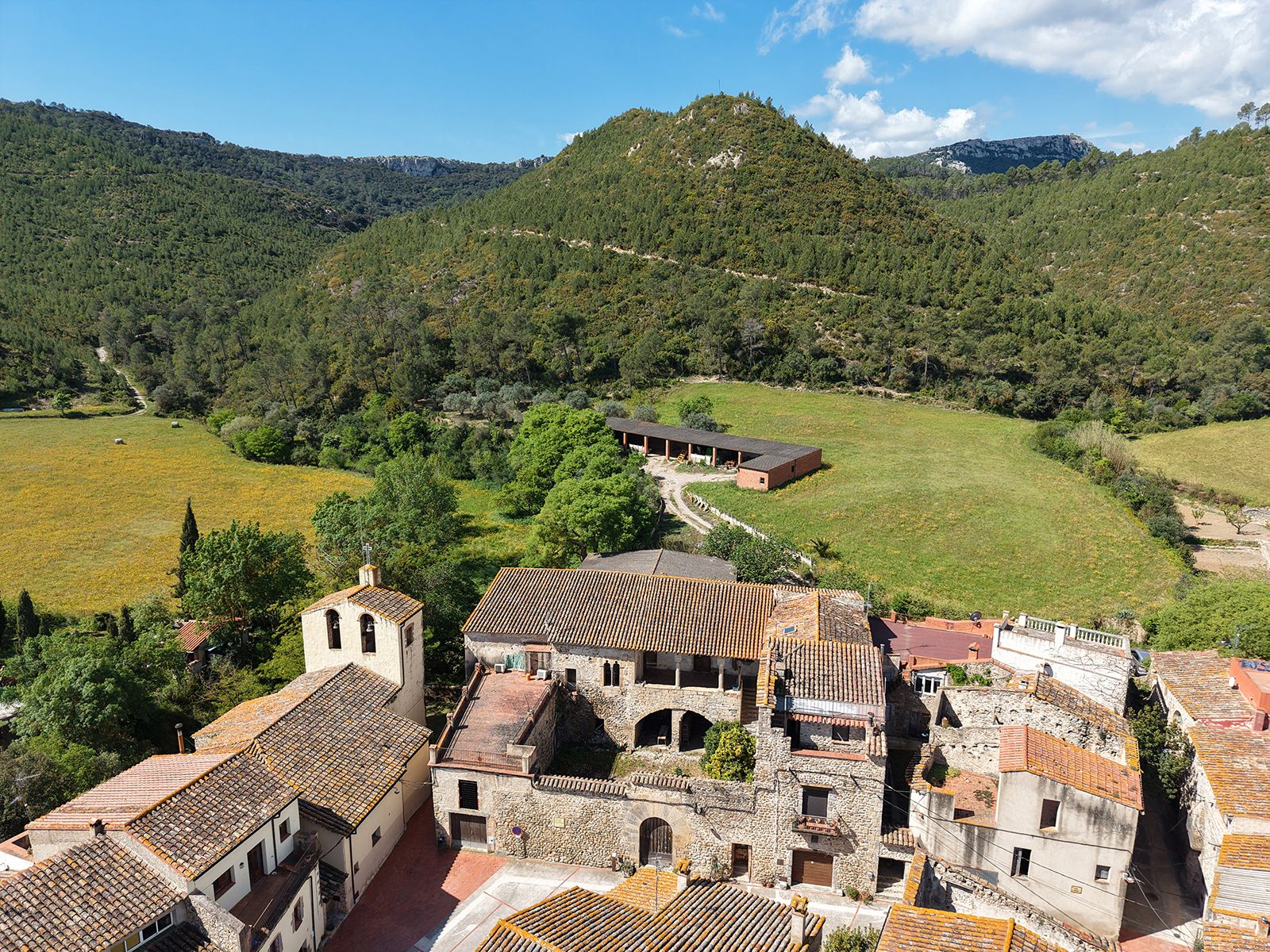 Vista exterior de Casa o xalet en venda en Boadella i les Escaules amb Jardí privat, Terrassa i Traster