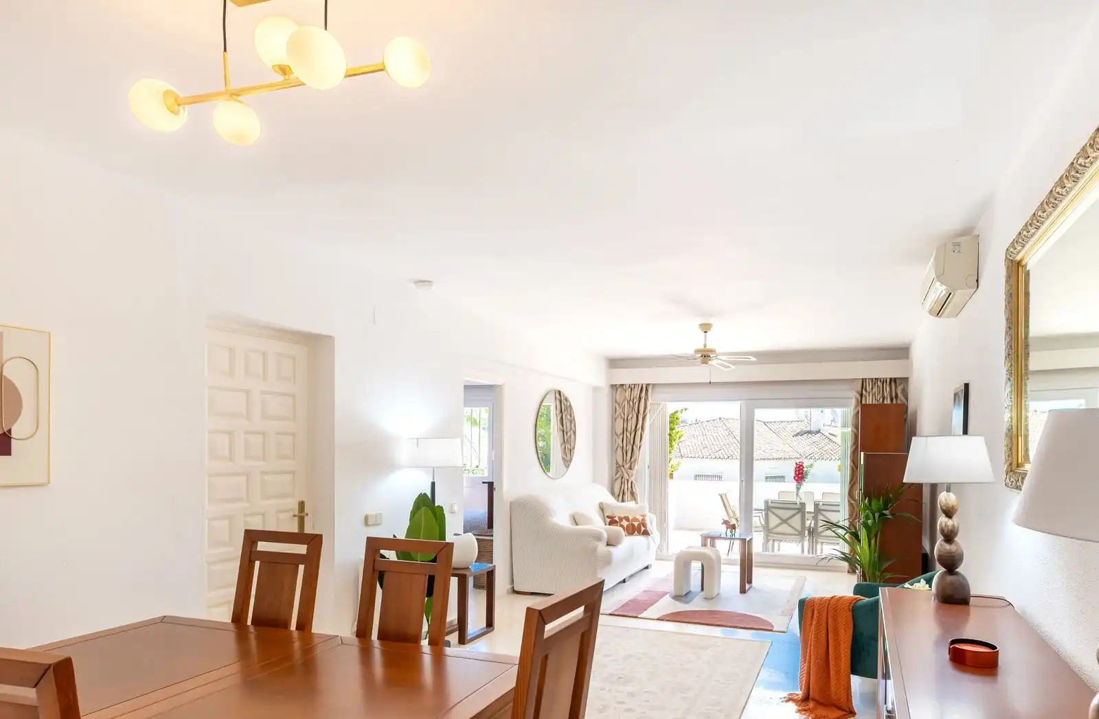 Comedor de Piso en venta en Estepona con Aire acondicionado, Terraza y Amueblado