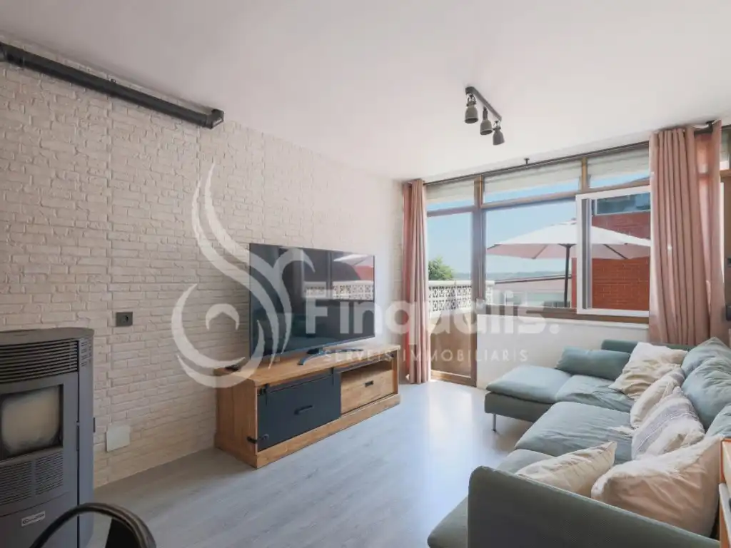 Sala d'estar de Casa adosada en venda en Canovelles